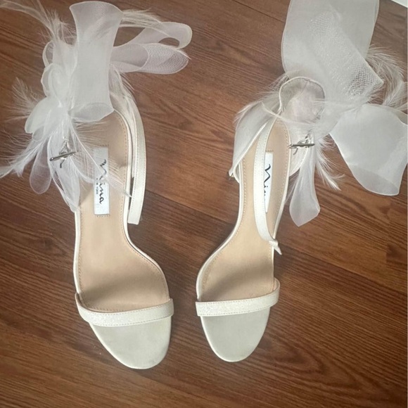 Nina's white beautiful shoes - Picture 3 of 3